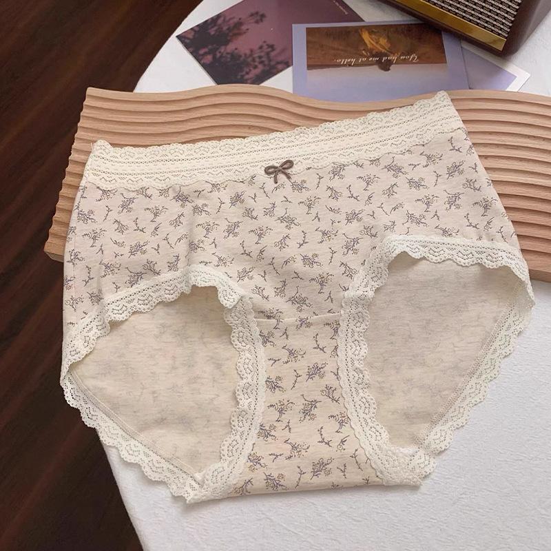 Plus Size Women's Lace Cotton Breathable Antibacterial Extended Crotch Non Mark Hip Briefs