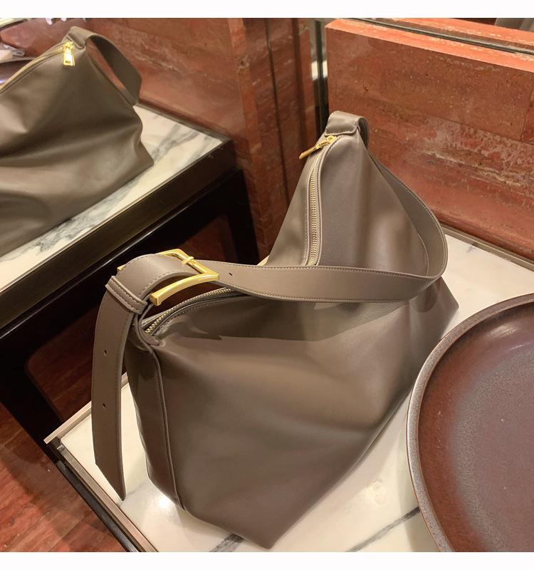 

Large capacity soft collapse minimalist style one shoulder messenger bag big bag 2025 Korean version autumn and winter new trendy big tote bag women темно-серого