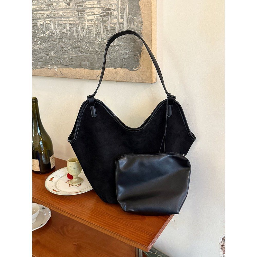 

Корейская версия ретро замшевая сумка-ведро большой вместимости новая сумка через плечо для отдыха нишевая универсальная сумка-тоут для通勤 чёрный