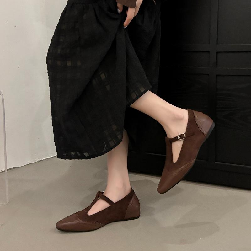 2025 Women's Pointed Toe with Buckle Elegant Sandals Sexy Buckle Shoes  Carving British Style T-strap Slip-on Flats Retro