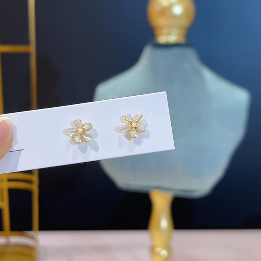 Oil Drop Resin Flower Pearl Stud Earrings Simple, Small and Fashionable Earrings Commuter Versatile Earrings Women's High Sense
