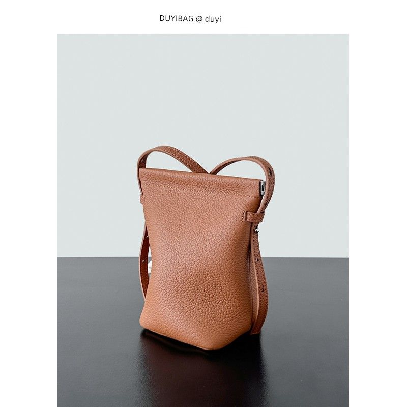 

Duyi2025 New Bucket Bag Women Casual Shopping Western Style Genuine Leather Shoulder Messenger Bag Mobile Phone Bag Small Bag Light brown