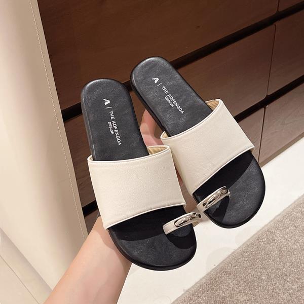 Fashion Rubber Flip Flops Shoes Woman 2025 Slippers Casual Shale Female Beach Pantofle Rivet Hawaiian Luxury Sabot Soft Flat New Slides