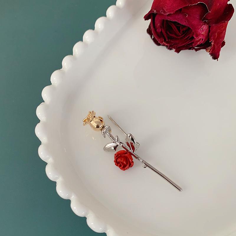 

«Трехмерная брошь-роза с цепочкой на ключицу — аксессуар для женского кардигана и свитера»