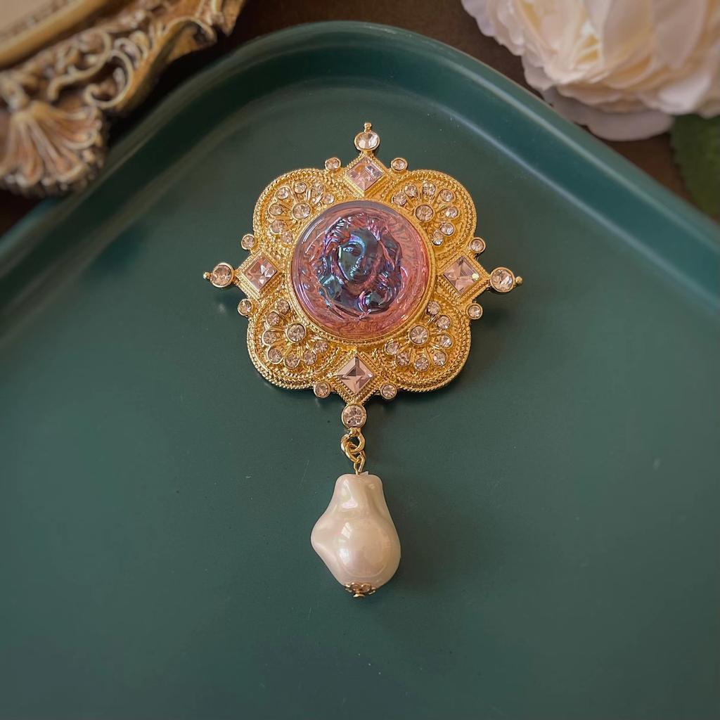 Stylish Baroque Metal Enamel Brooch For Women Elegant Vintage Palace Badge Pin Classic Party Feast