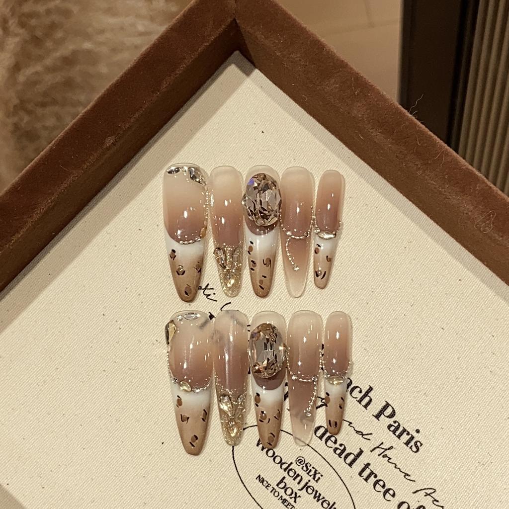 Fall and Winter Maillard White French Leopard Print Flashing Champagne-colored Oval Diamond Wild Leopard Wear Armor