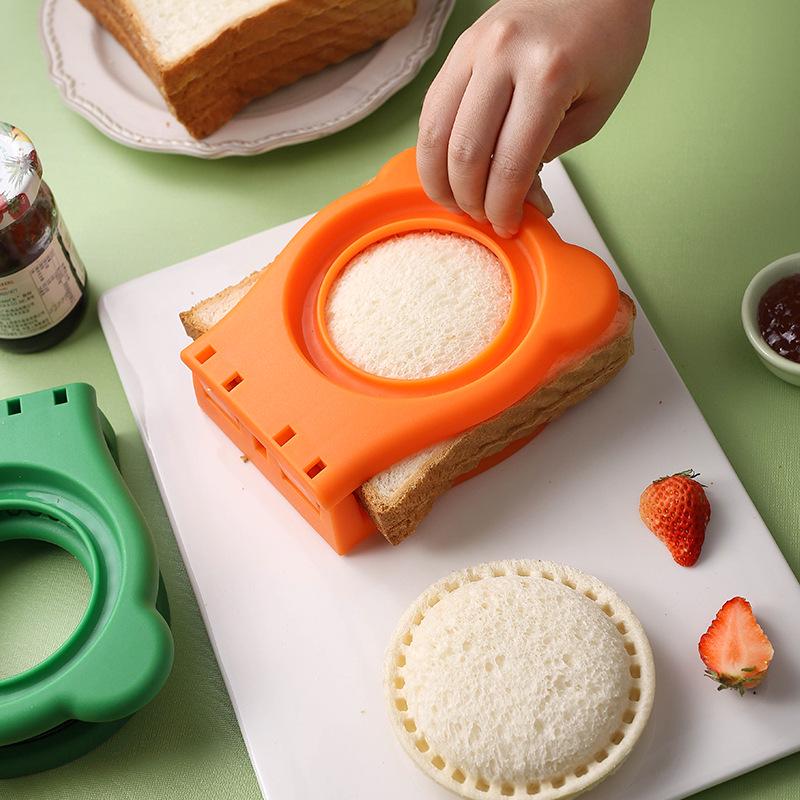 Round Sandwich Cutter & Sealer Mold for DIY Baking