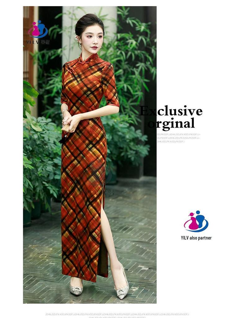 2025 Retro Plaid Chinese Cheongsam: Stylish Slimming Design for Daily Wear & Performances