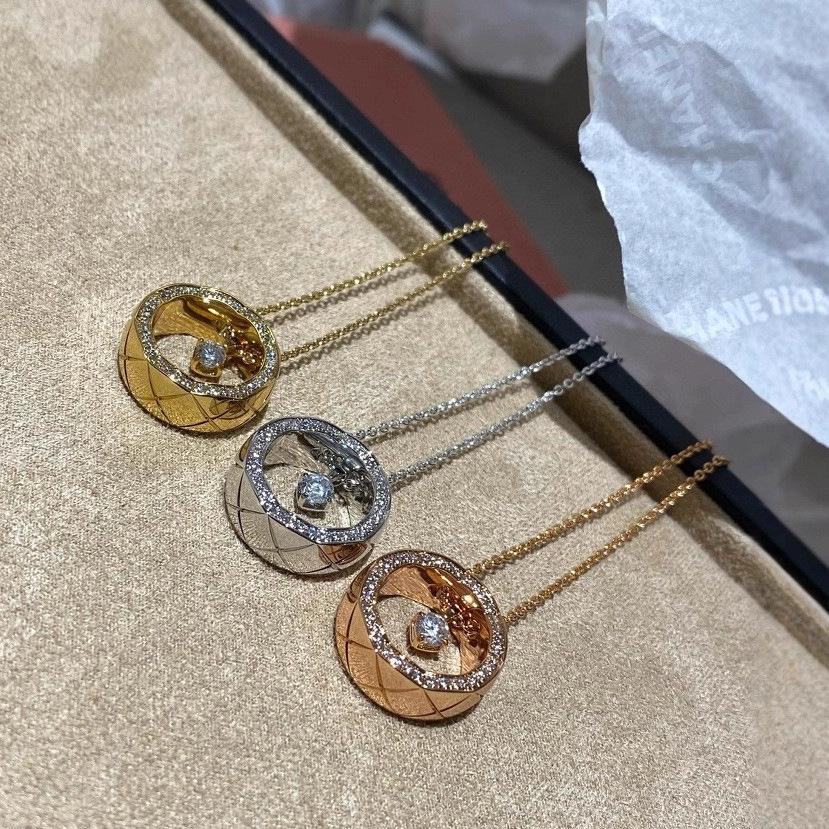 Xiaoxiangfeng Coco Rhombus Pattern Water Ice Moon Necklace Women'S Gold-Plated Temperament Light Luxury High-End Jewelry Collarbone Chain Women