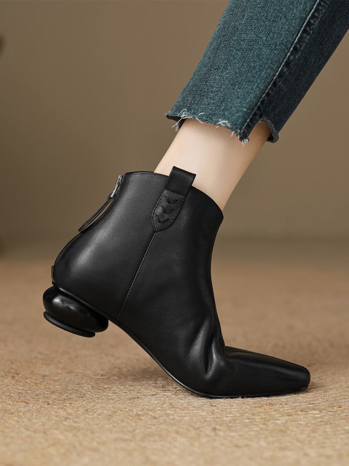 Small pointed ankle bare boots After autumn and winter, the zipper thick heel is absolutely unique, and the foreign style medium heel short boots 