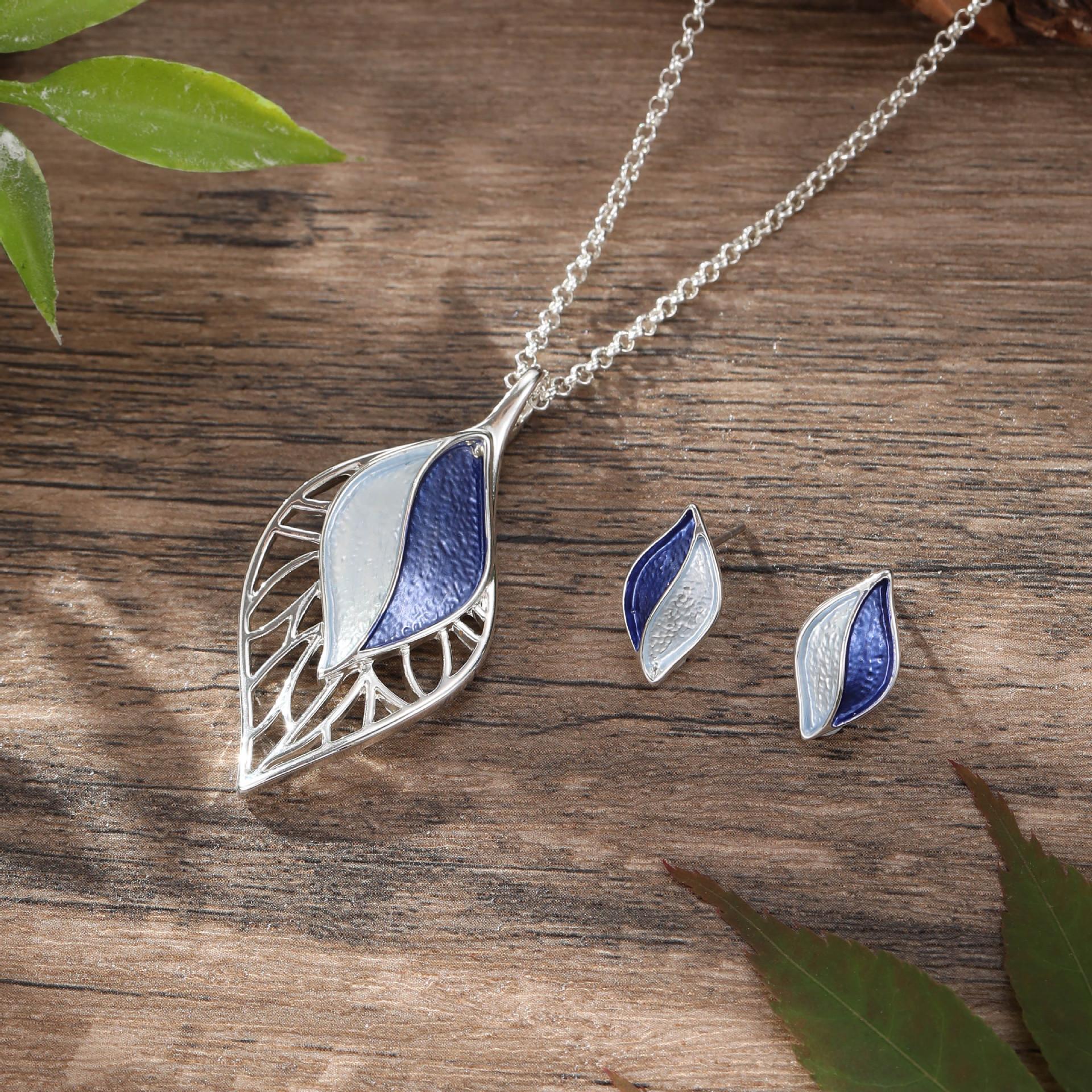 

Новый цветной набор сережек-пусетов с подвеской в виде полого листа, женское простое универсальное ожерелье с листом