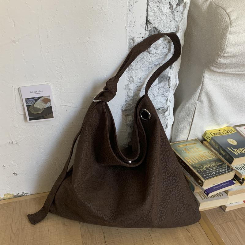 

Ретро сумка женская большой вместимости 2025 новая осень и зима универсальная простая наплечная сумка текстурная сумка-тоут для поездок темно-коричневого