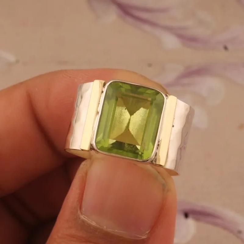 Simple modern style square artificial gemstone inlay ring for ladies' jewelry. Suitable for formal events and vacations.