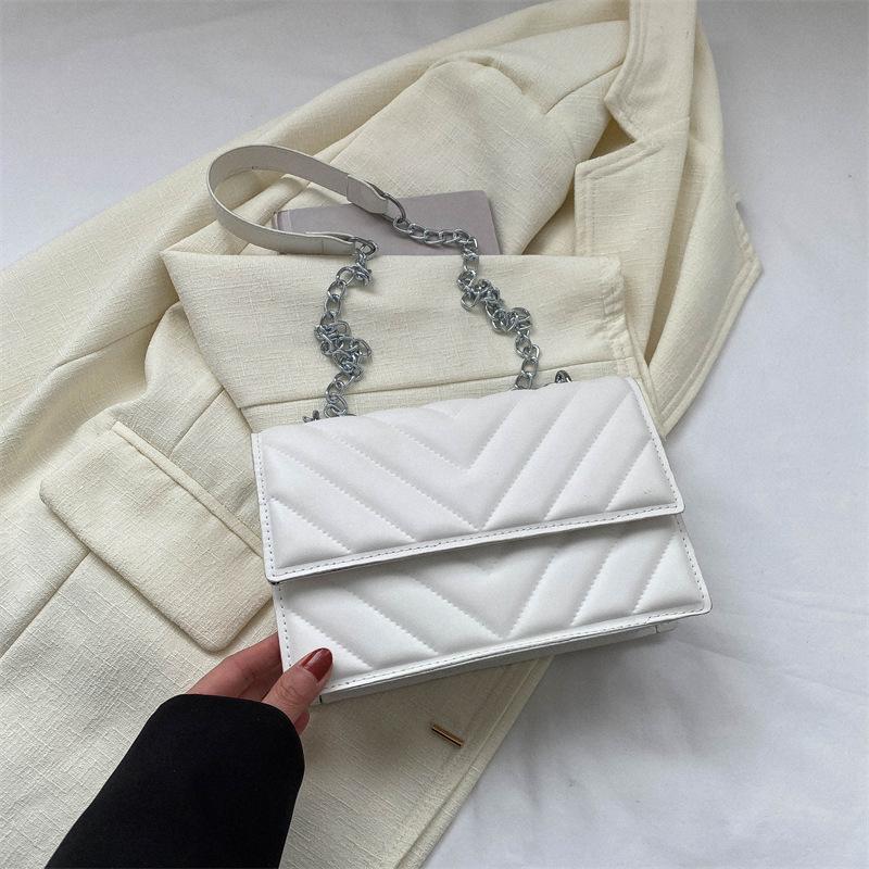 Текстурированная женская сумка в полоску в иностранном стиле 2025 однотонная новый тренд модная цепочка маленькая квадратная сумка ретро атмосфера сумка-мессенджер