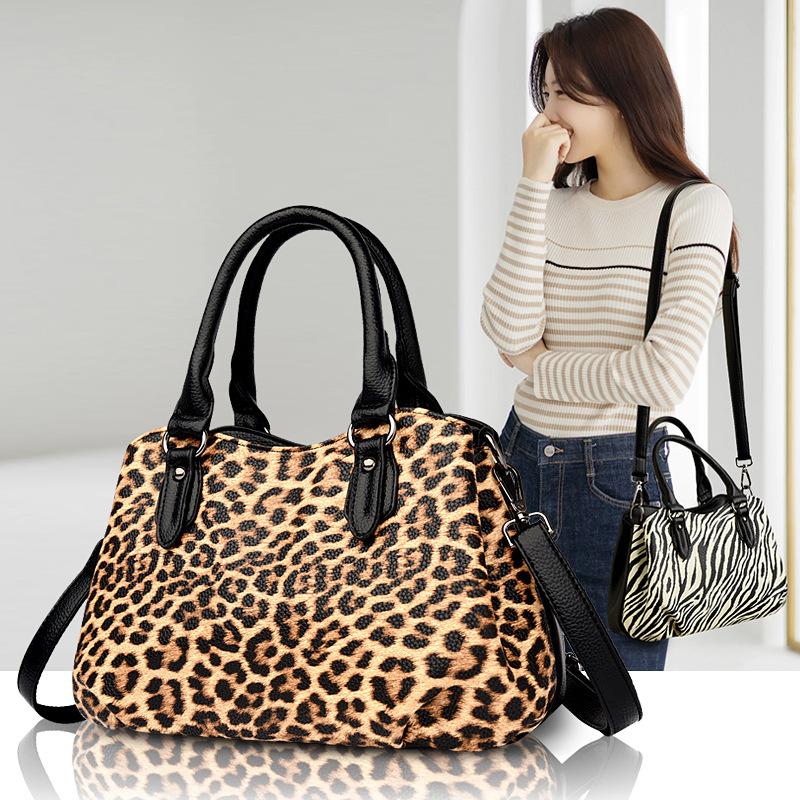 Trendy and fashionable portable women's bags, new zebra pattern tote bags, personalized and popular shoulder messenger bags.
