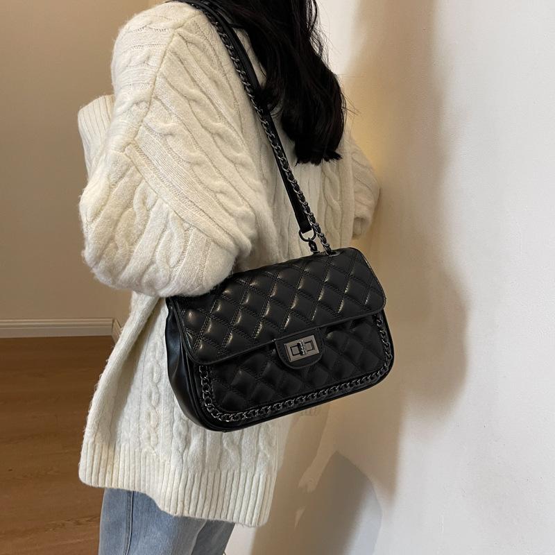 Temperament Simple Fashion Solid Color Chain Armpit Bag 2025 Spring New Versatile Messenger Bag Small Square Bag Women