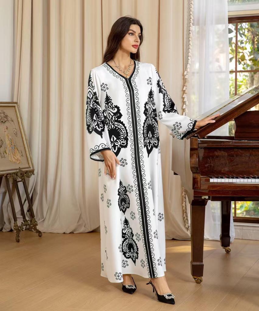 Women's Long Robe Dress for Middle East and Indonesian Travel