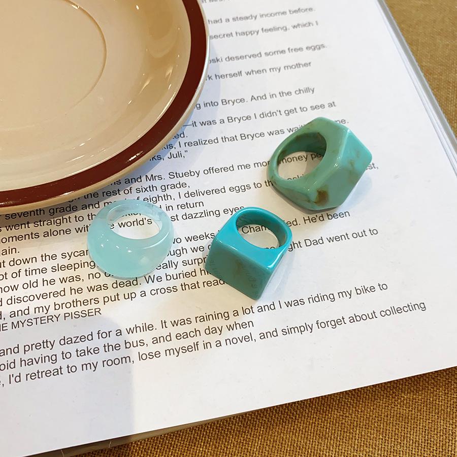 Exaggerated Gradient Resin Square Ring: Retro, High-End Style for Women