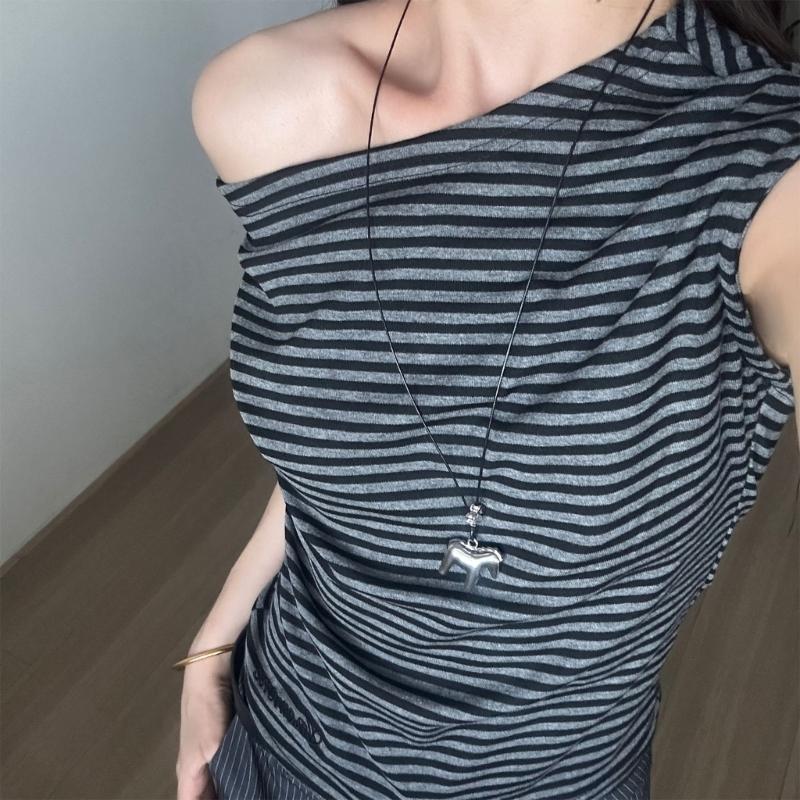 Elegant Horse And Floral Pendant Necklace Polished Metal Long Layering Chain Jewelry For Women Gift
