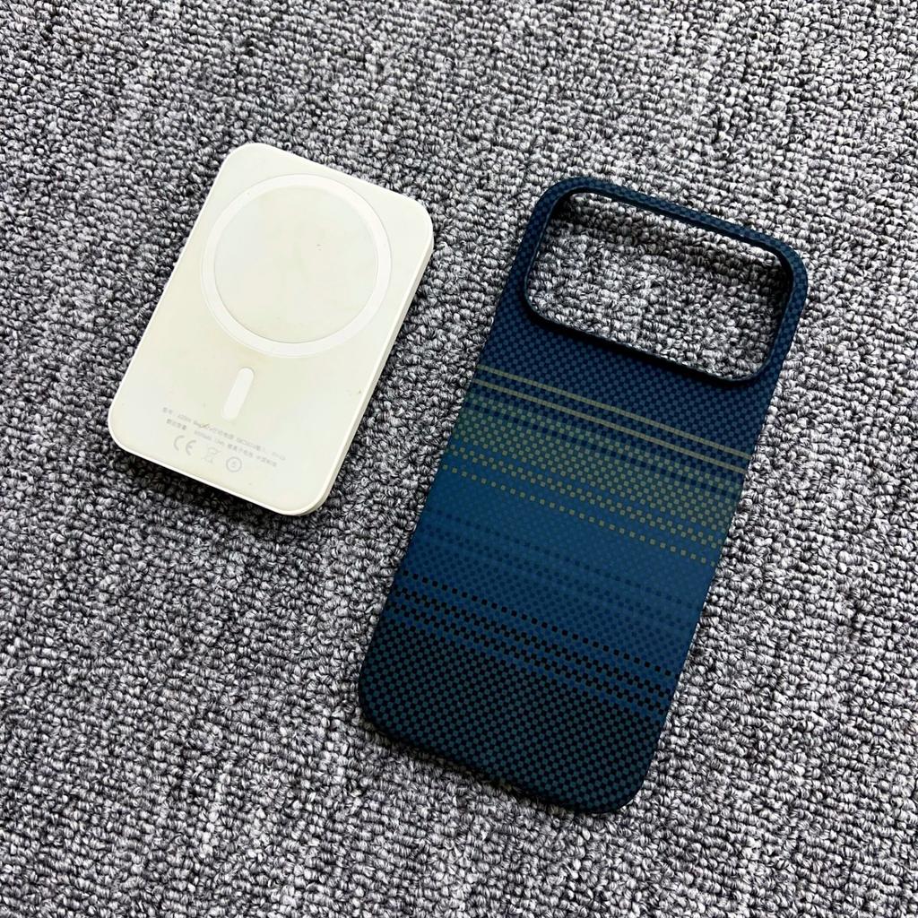 Applicable to iphone16promax mobile phone case half pack Kevlar carbon fiber magnetic suction Apple 17 anti-drop protective case