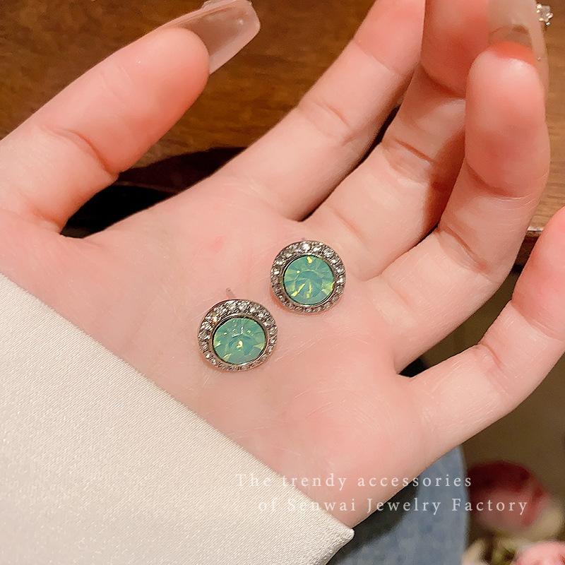 

Korean retro light green round stud earrings women s small temperament Internet celebrity personality earrings new fashion versatile earrings