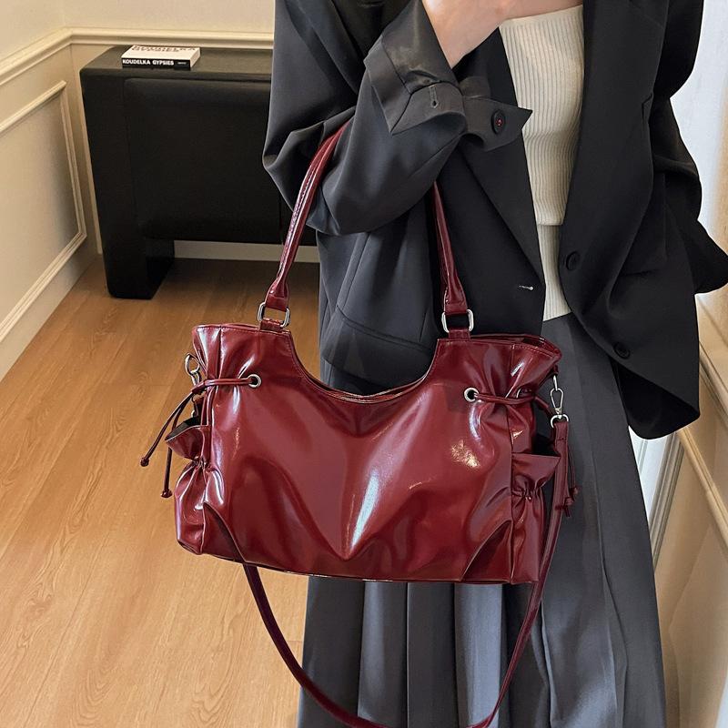 Retro Bag Women's Large Capacity 2025 New Autumn and Winter Niche Design Messenger Bag Single Shoulder Underarm Fold Commuter Bag
