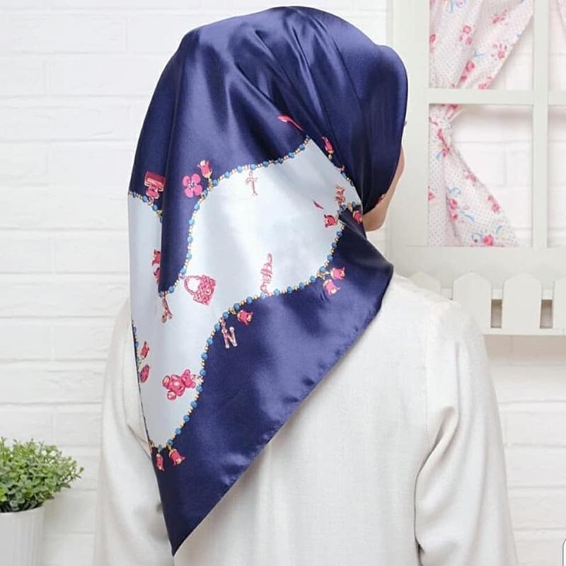 Høykvalitets luksuriøst silkeskjerf pannebånd Skjerf Halsskjerf For kvinner Kjede Silkeskjerf Dekorativt sjal for kvinner