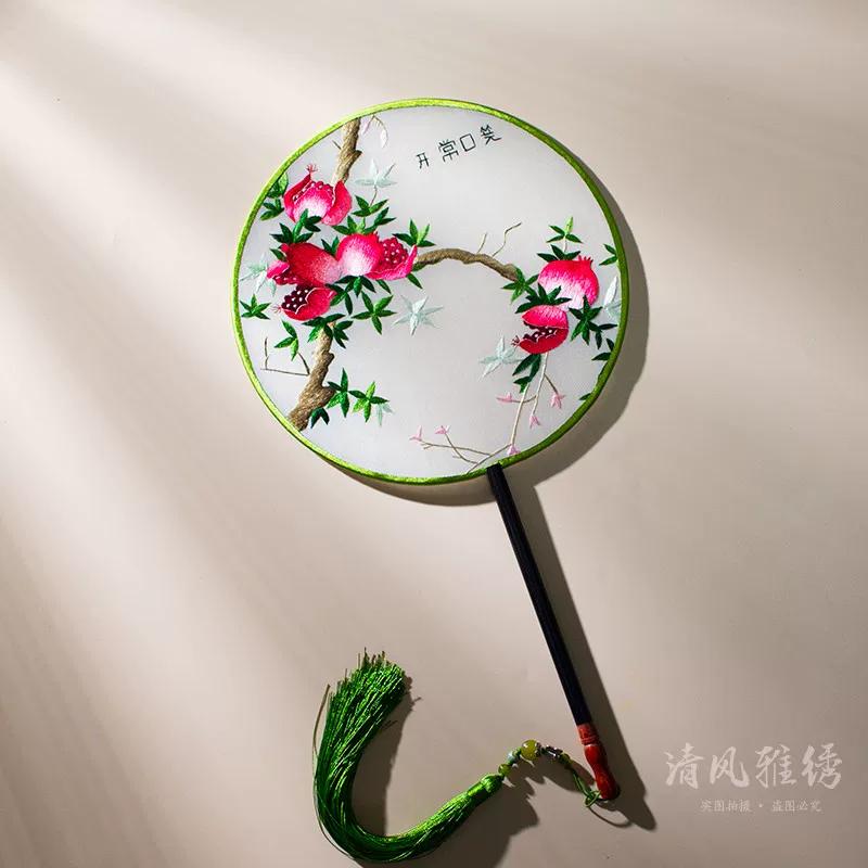 Suzhou Double Sided Embroidery Circular Fan Handmade Silk Fan Chinese Ancient Style Silk Fan National Style Characteristic Souvenir for Foreigners