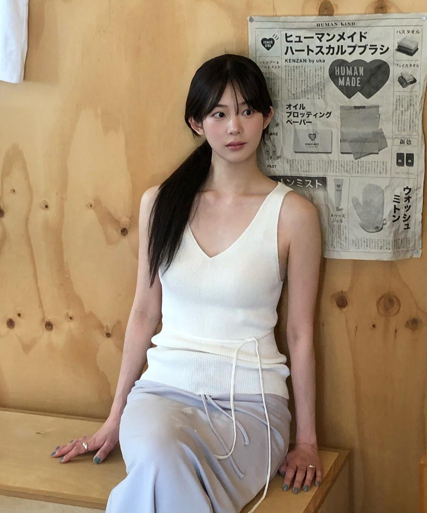 Lugkaeseuteu Sandrine V-Neck Sleeveless Knit / Sandrine V-Neck Sleeveless Knit_2Colors