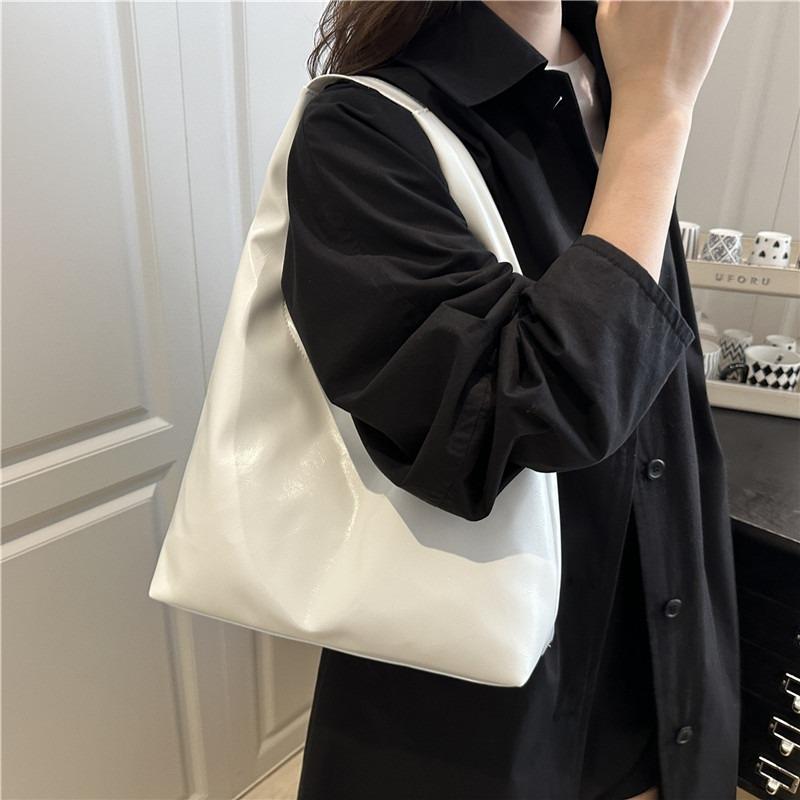 Autumn and winter large-capacity bag women's new fashion high-end commuter handbag shoulder armpit bag