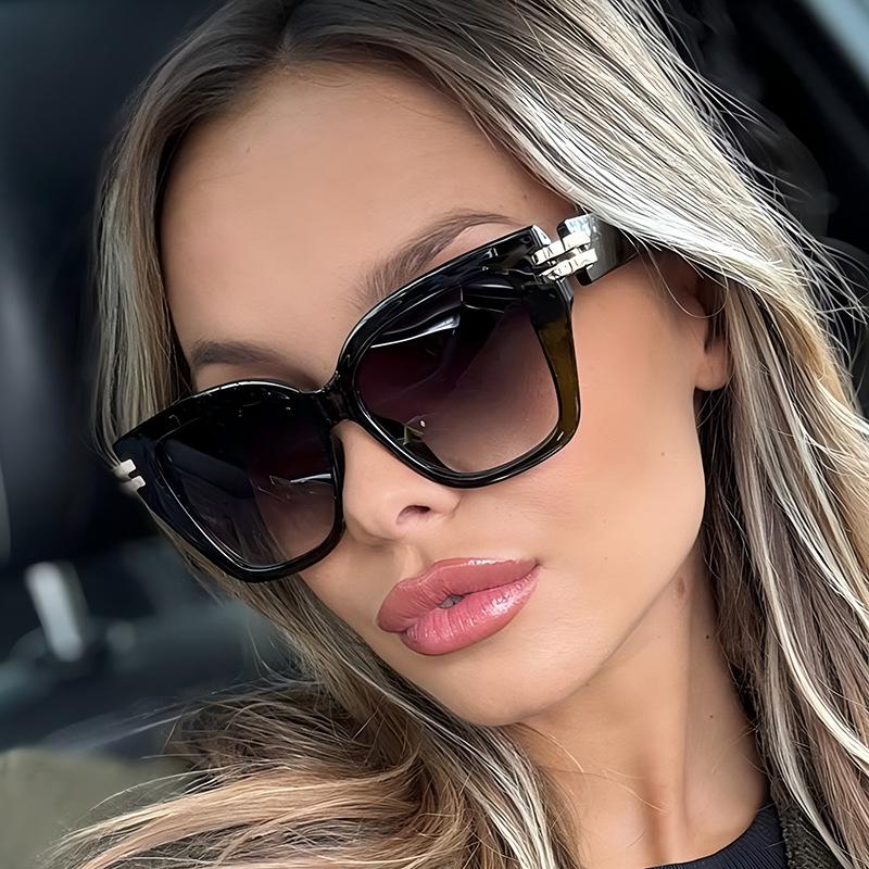 Fashion Sunglasses for Women with A High-end Feel Large Frame and Slimming Effect Sunscreen Sunglasses