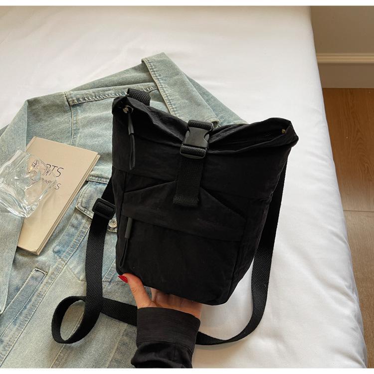 Japan and Korea casual small satchel women's 2025 new lightweight canvas mobile phone collar wallet niche design shoulder messenger bag