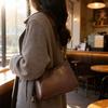 Niche French Medieval Armpit Bag Women's New Versatile Retro Commuter Baguette Bag Temperament Shoulder Handbag