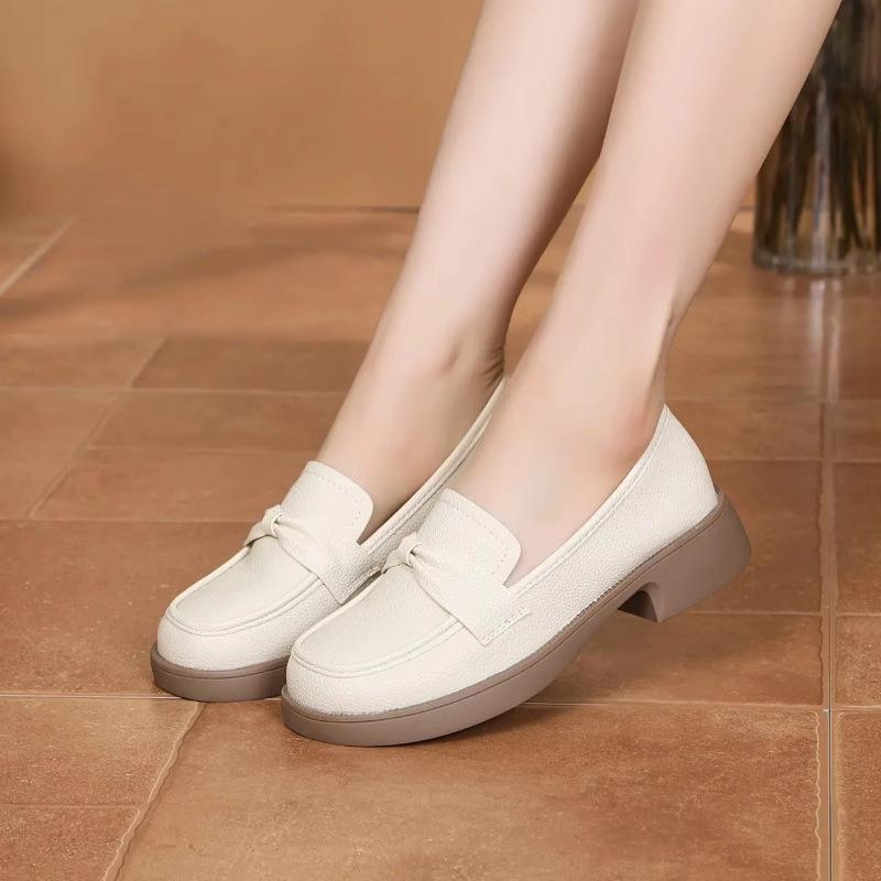 

British style small leather shoes spring 2025 new versatile comfortable soft sole lightweight round head casual shoes 40