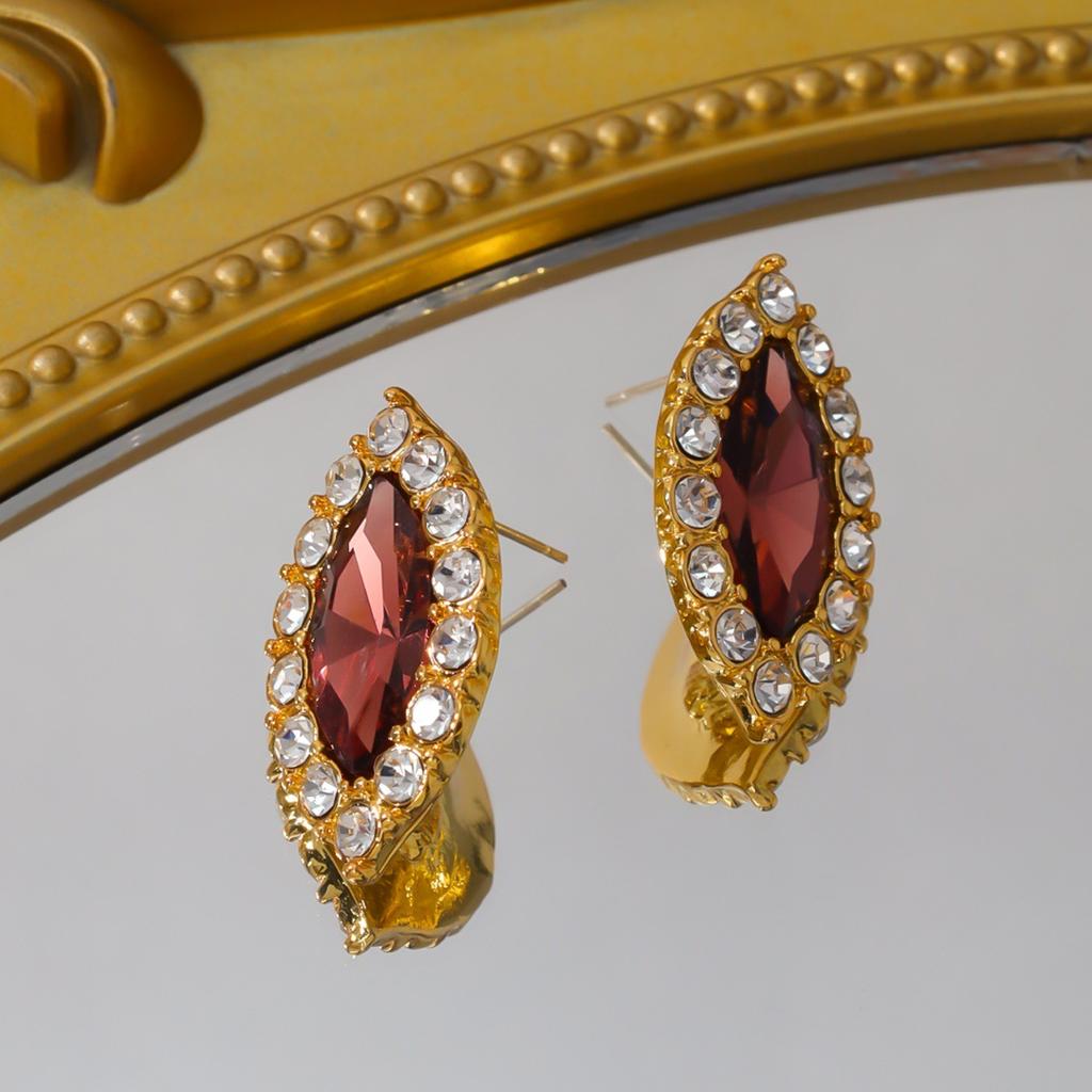 Vintage Necklace Earring Set Niche Design Fashionable Personality Plated With Real Gold