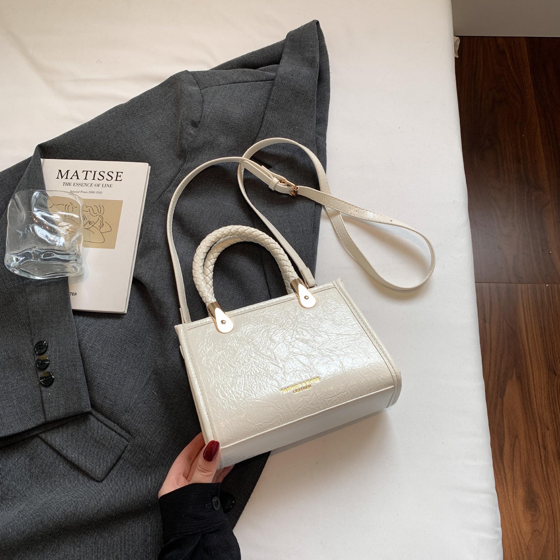 

2025 Autumn/Winter Luxury Korean Style Versatile Handbag: Fashionable Single Shoulder & Crossbody Women s Bag