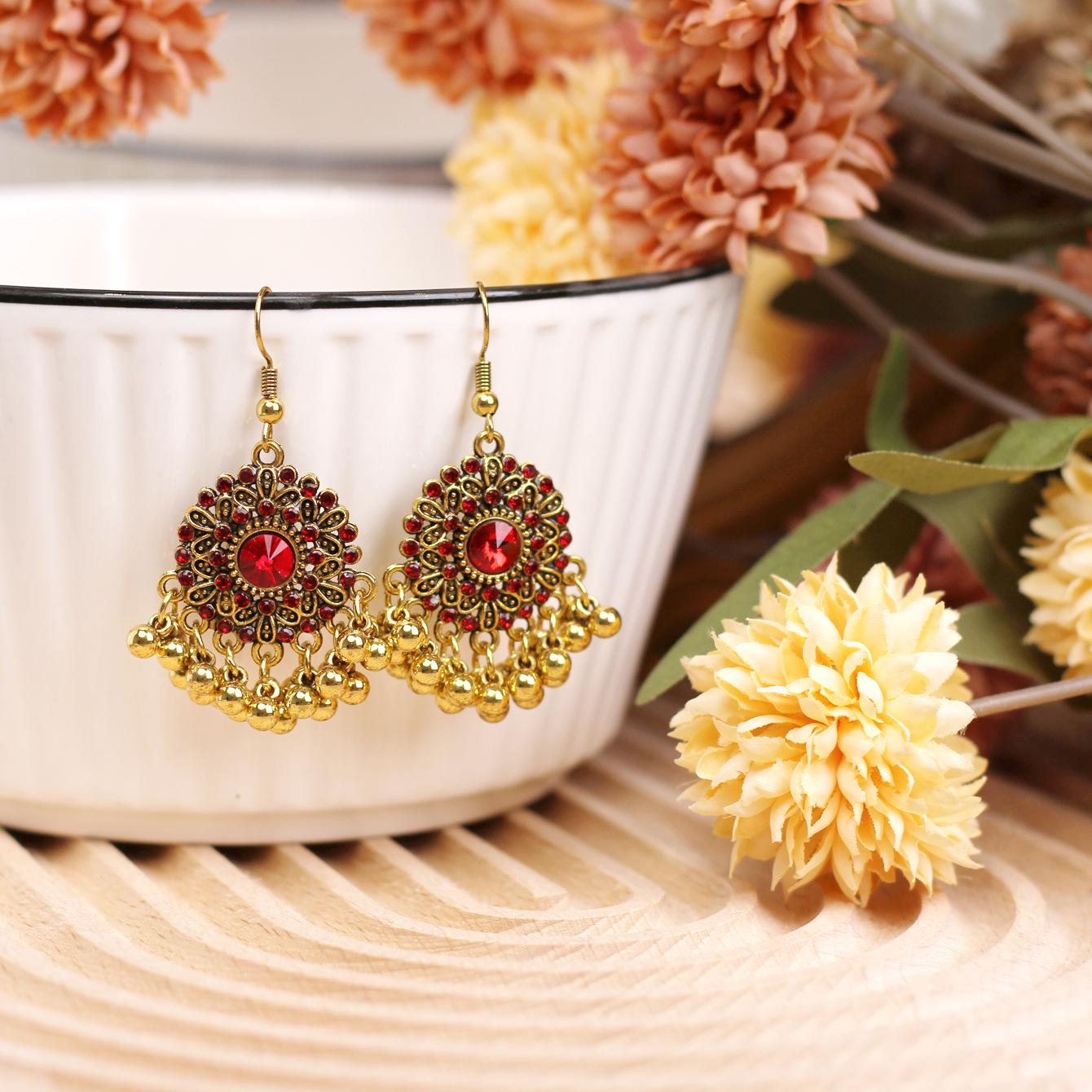 Elegant Miao Ethnic Tassel Jewelry Set: Rhinestone Flower Necklace  Earrings