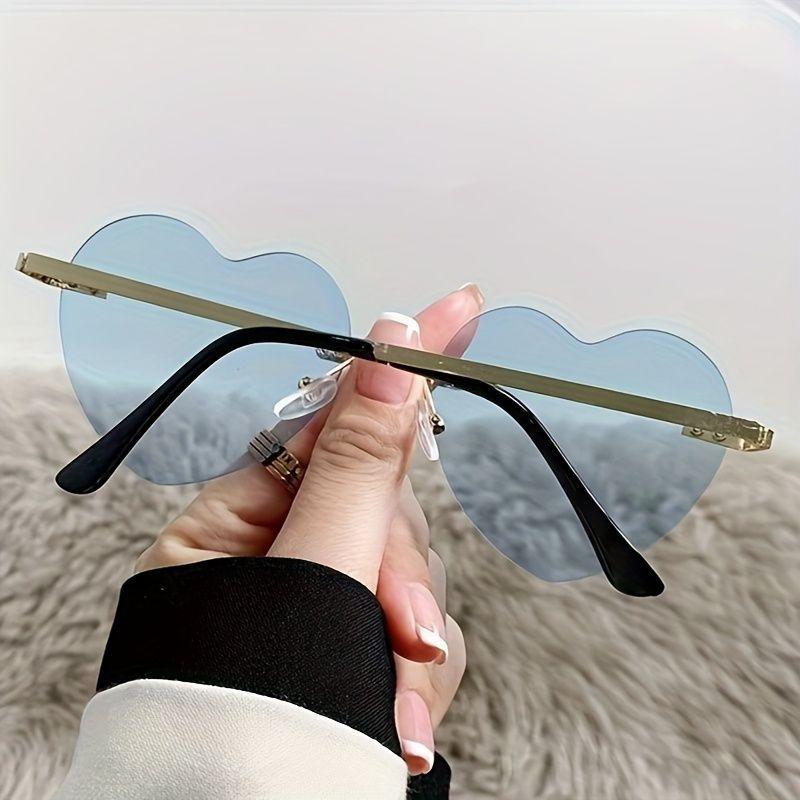 

Vintage Core Sunglasses ladies Men Personalized Sun Glasses Female Trending Punk Eyewear Oculos De Sol for Male Female Eyeglasses