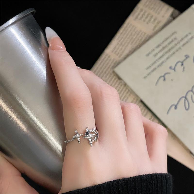 Gefalteter Französischer Persönlichkeits-Astraler Offener Ring Diamant Schwarz Und Weiß Stern Partnerring Fortgeschrittener Dunkler Zeigefingerring