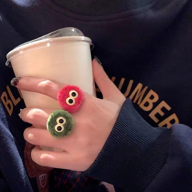 Cute Little Coal Ball Plush Open Ring for Women, Autumn Winter Niche Cartoon Funny Personality Fashion Adjustable Index Finger Jewelry