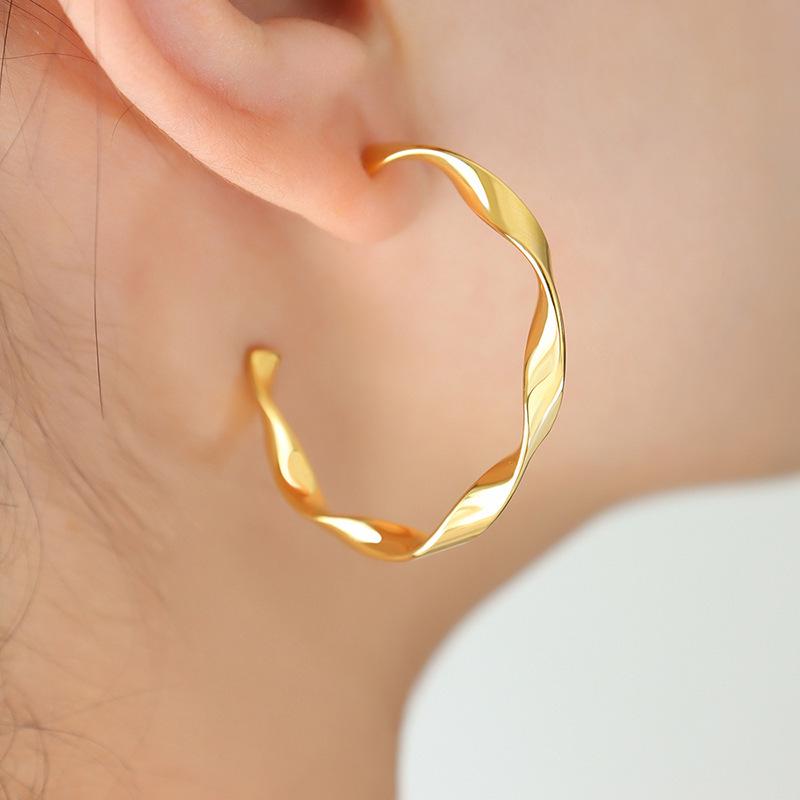 Roman Designer Twisted Wire C-Shaped Earrings, Titanium Steel with 18K Gold Plating, Personalized Design, Versatile Temperament.