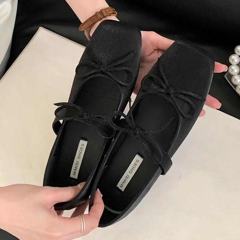 

Элегантные туфли-лодочки с квадратным носком и шелковым бантом на квадратном каблуке, модные слипоны, весна 2025, однотонные, свадебные туфли, дизайнерская марка, обувь Лолиты, балетки 39 чёрный