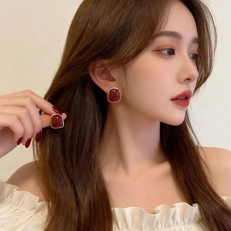 French Retro Minimalist Geometric Square Earrings Ankola Red Stud Earrings Women'S Niche High-End Fashion New Earrings