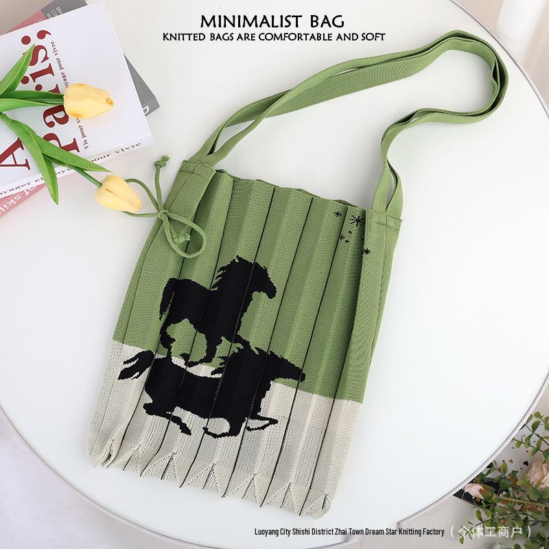 

Вязаная сумка-пельмень на одно плечо с изображением скачущей лошади - Ретро мода, большая вместимость, тоут 33x34