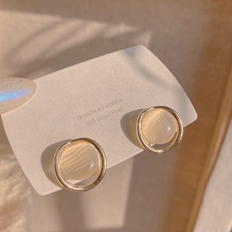 925 Sterling Silver Cat's Eye Stone Stud Earrings: High-End Retro French Design with Diamond-Set