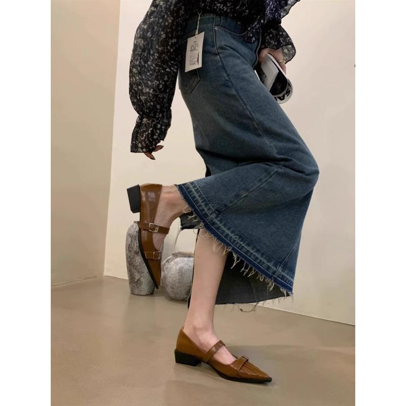 

Французские толстые каблуки с острым носком Туфли Мэри Джейн Женские летние черные темпераментные маленькие кожаные туфли 35 коричневый