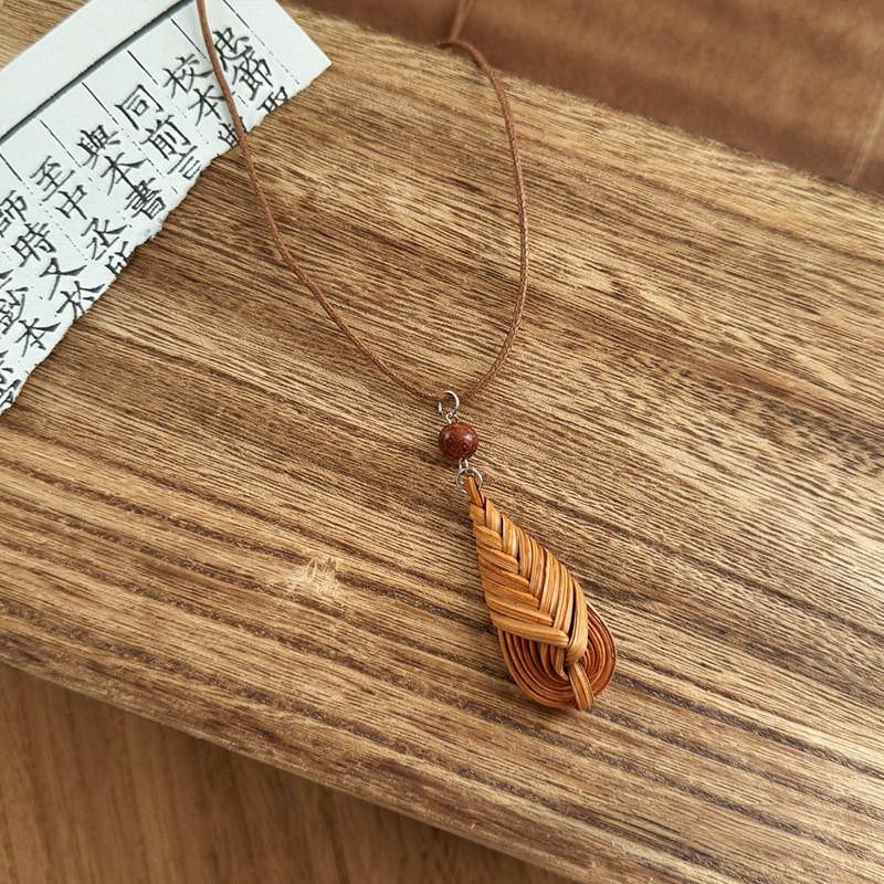 High-End Women's Retro Oval Geometric Resin Necklace