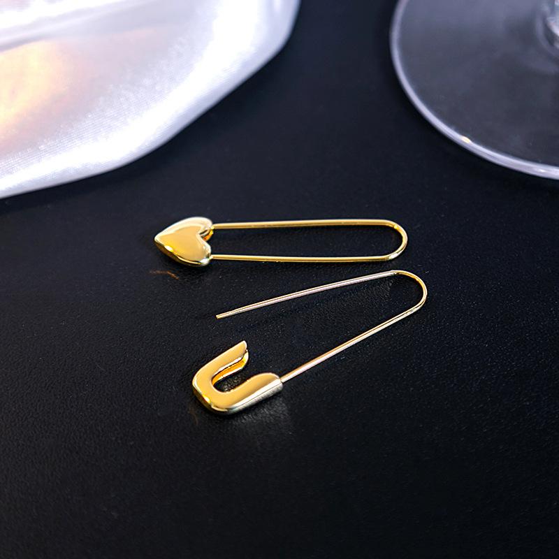 Irregular Paper Clip Love Earrings, Simple Cold Wind Studs, Geometric Metal Wind Earrings, Women