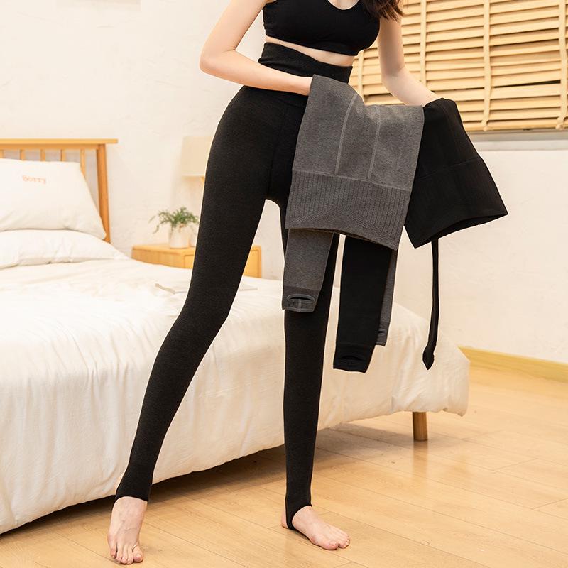 

Женские леггинсы из плотного бархата и овчины с высокой талией L (100-150 jin)