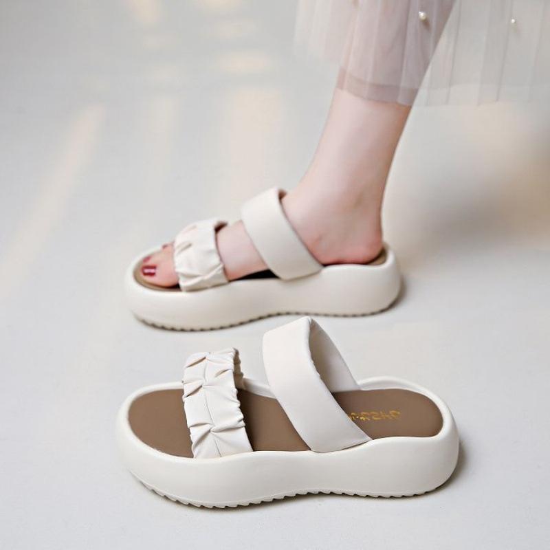 Stepping On Shit Slippers Women's Summer Wear 2025 New Muffin Thick Sole Heightening One-word Sandals Popular Beach Sandals